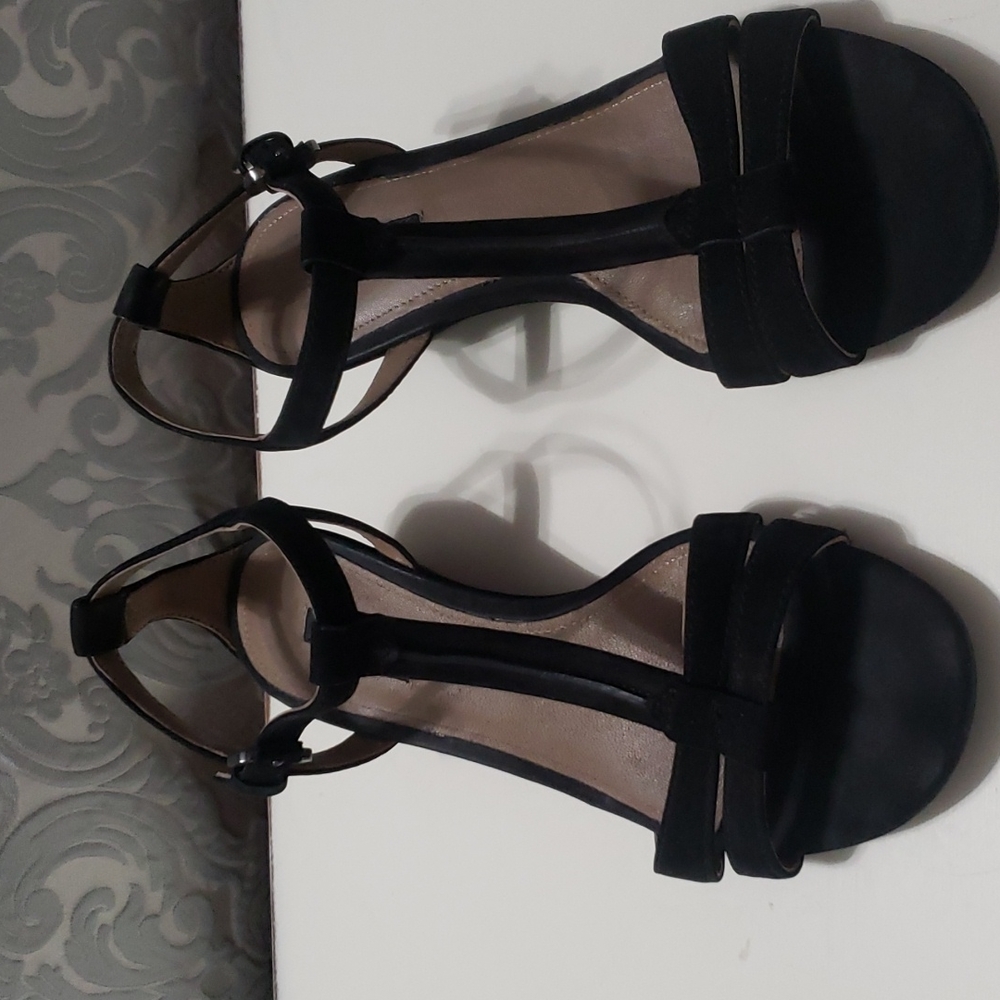 Women black sandals